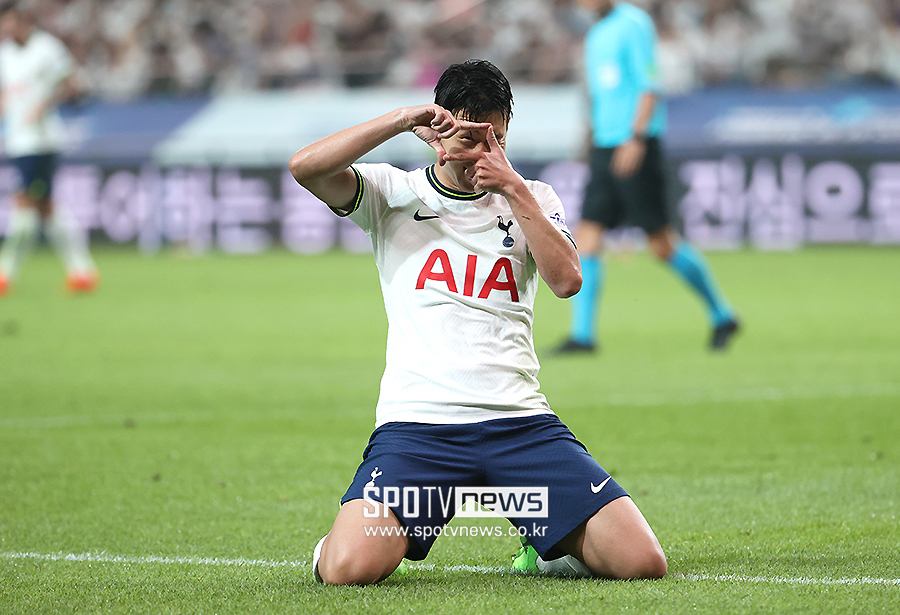 ▲ 토트넘도 서울에서 보내는 시간에 여운이 상당한지 첫 방문이던 2022년에는 "쏘니 인 서울(Sonny In Seoul)은 아주 상징적"이라고 감탄을 숨기지 않았다. 어디에서도 느끼지 못할 열기를 품에 안고 웃으며 돌아갔다. ⓒ 곽혜미 기자