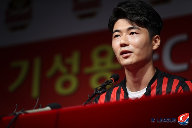 [속보] ‘은퇴까지 고민’ 기성용 ‘오피셜’ 공식발표…“포항 이적 결정, FC서울 정말 사랑했다”