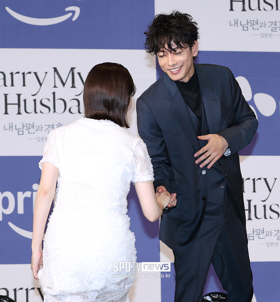 [포토S] 코시바 후우카 에스코트하는 사토 타케루