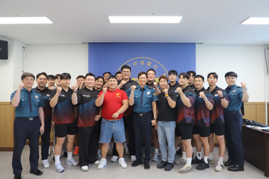 경찰 씨름 기술 교육 단체 사진 ⓒ씨름진흥원