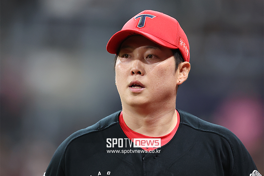 [포토S] 더그아웃 향하는 김건국