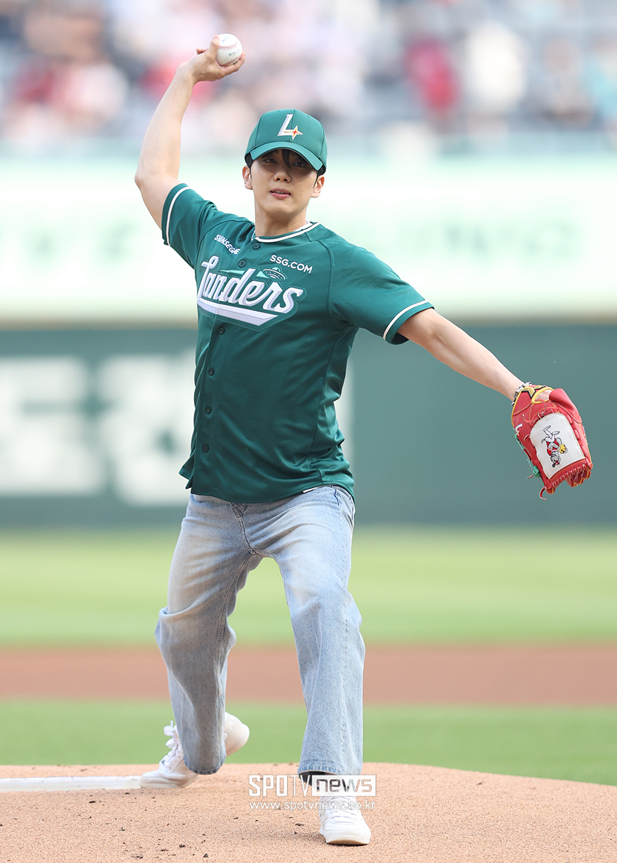 [포토S] BAP 영재, '진짜 야구 선수 같은 투구폼'