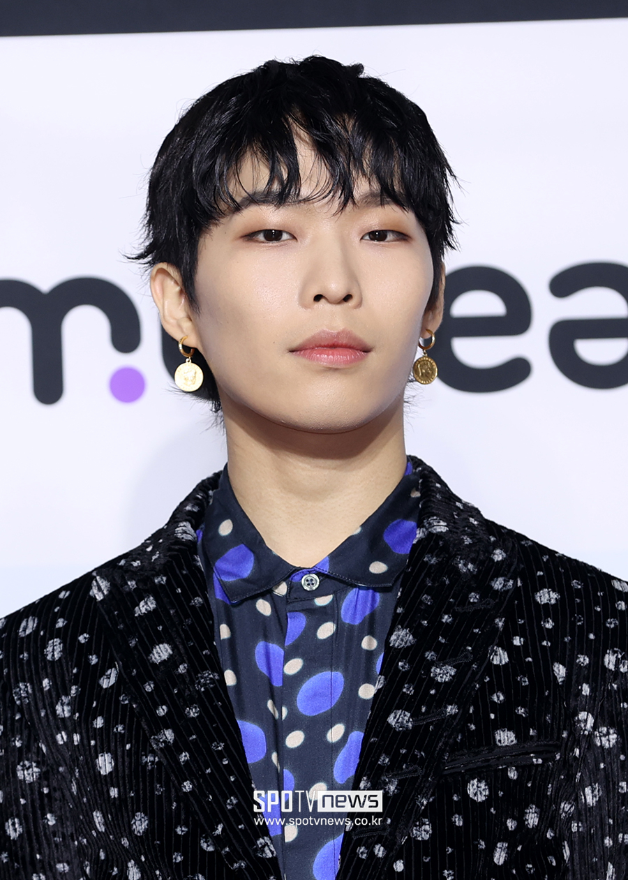 [단독]악뮤 이찬혁, 7월 솔로 컴백…기다렸던 '천재 뮤지션'의 귀환