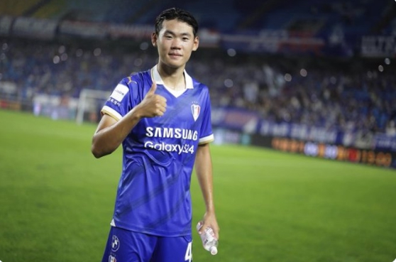 韓 축구 대환호! "10대 빅리거 탄생 임박"…K리그 최연소 준프로 '수원 괴물' 인기 폭발!→"뉴캐슬-뮌헨-마르세유 줄 섰다"