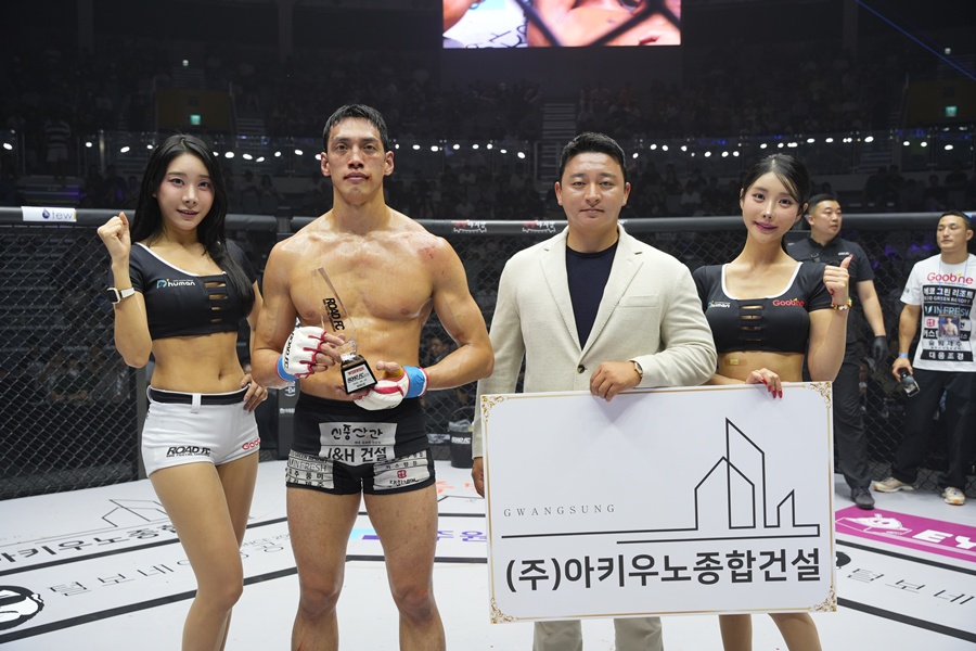 '원펀맨' 윤형빈, 은퇴전서 1라운드 TKO 승리…박시원 웰터급 데뷔전 충격패 (종합)