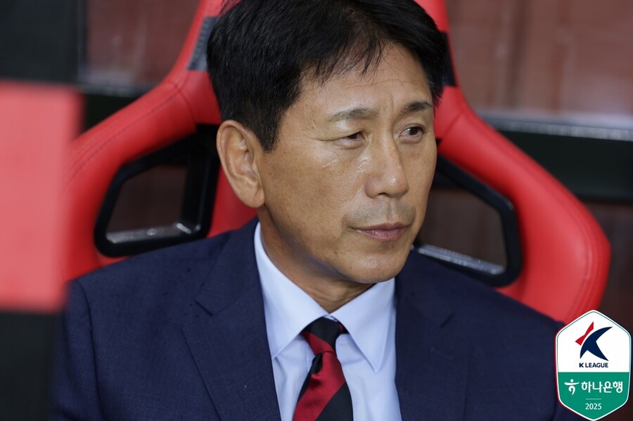 [SPO 현장] "성용아, 서울에서 은퇴하지 않아도 되겠어?" 박태하 감독의 진심어린 조언..."팬들에게 더 많은 볼거리 제공할 것"