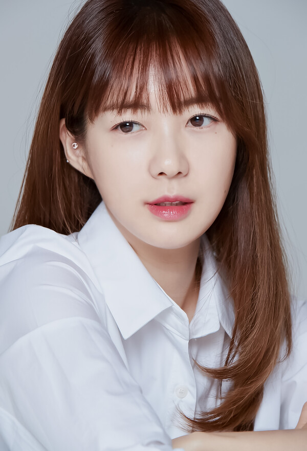 이요원, 늦둥이 아들 얼굴 공개…엄마 닮은 훈훈 완성형 미모