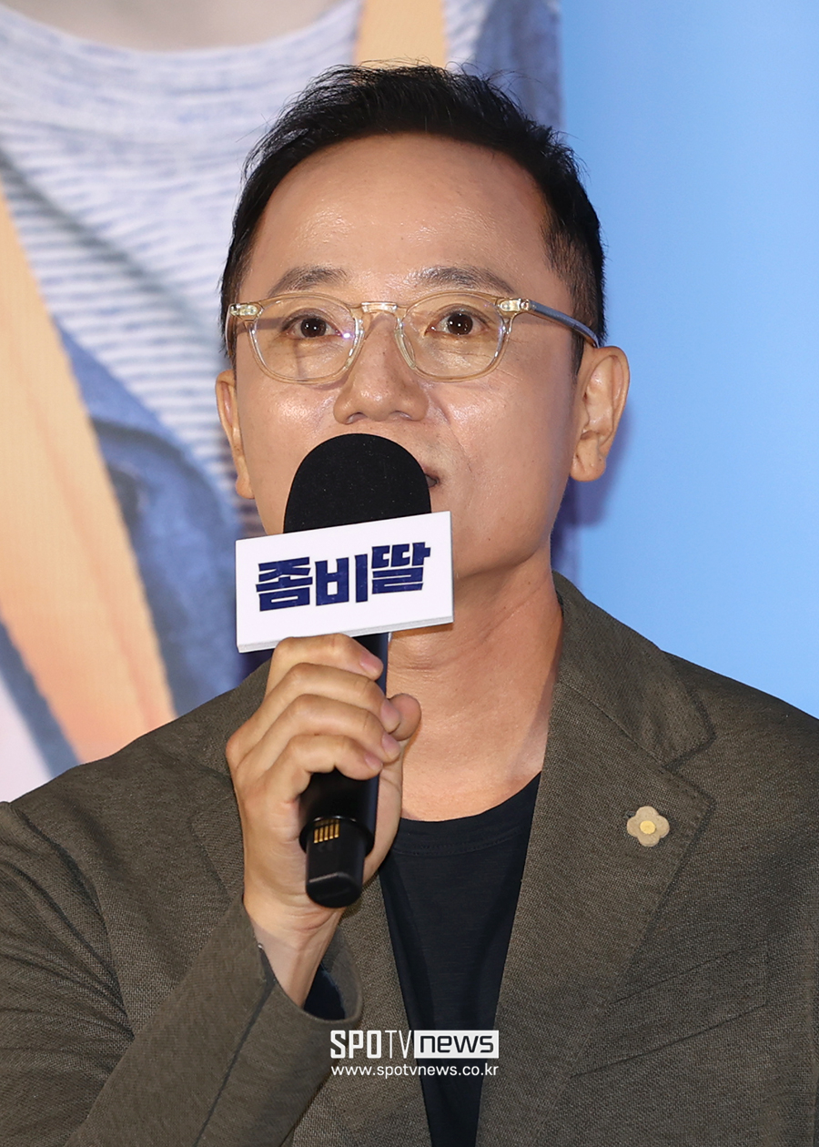 [포토S] 인사말 하는 필감성 감독