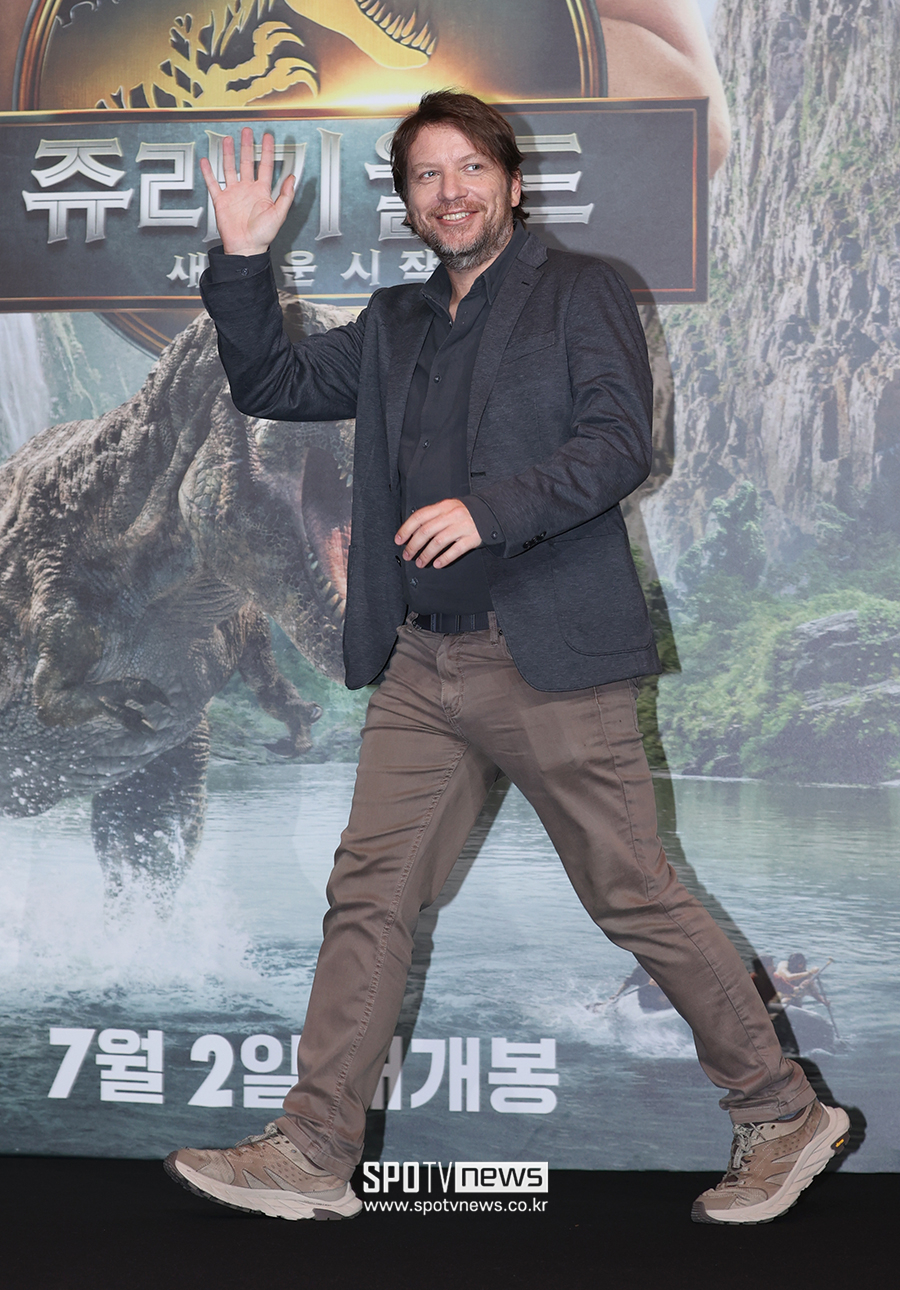 [포토S] 입장하는 가렛 에드워즈 감독