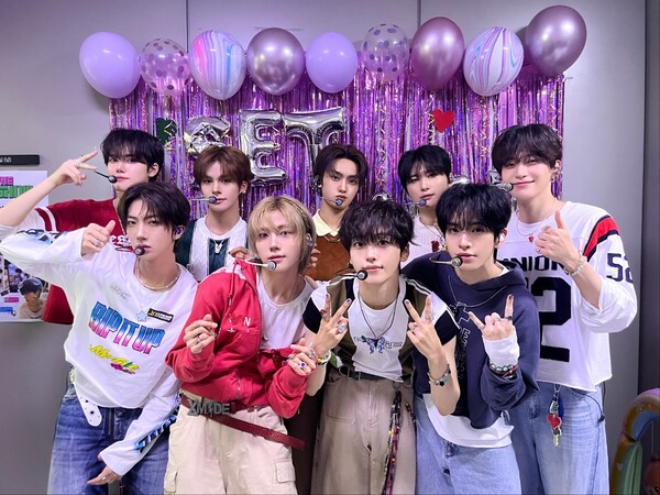 크래비티, '셋넷고?!'로 컴백 첫 1위…"열심히 준비한 정규 앨범, 만감 교차"
