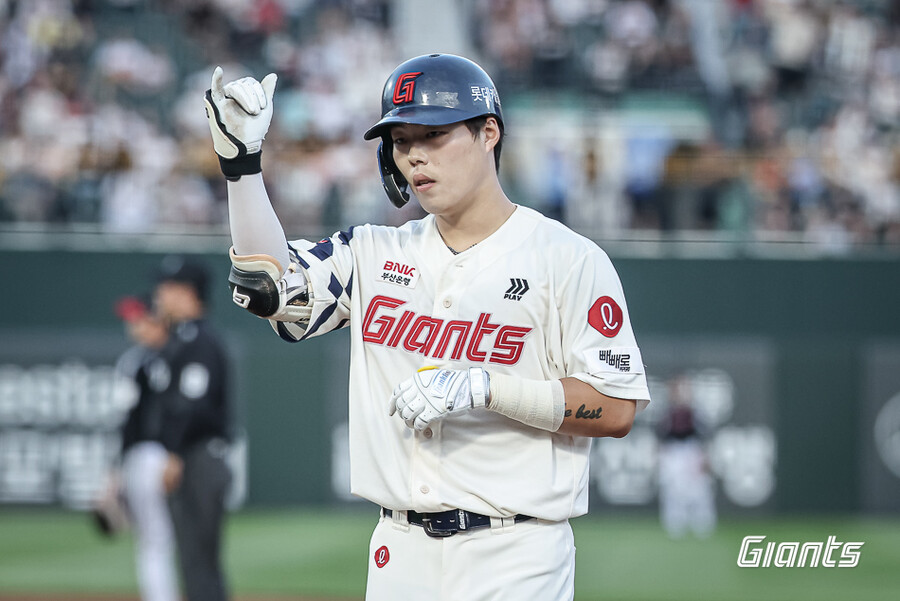 '큰일났다' 롯데, 올스타 2루수도 부상→전반기 아웃…"회복하는데 2주 걸린다"