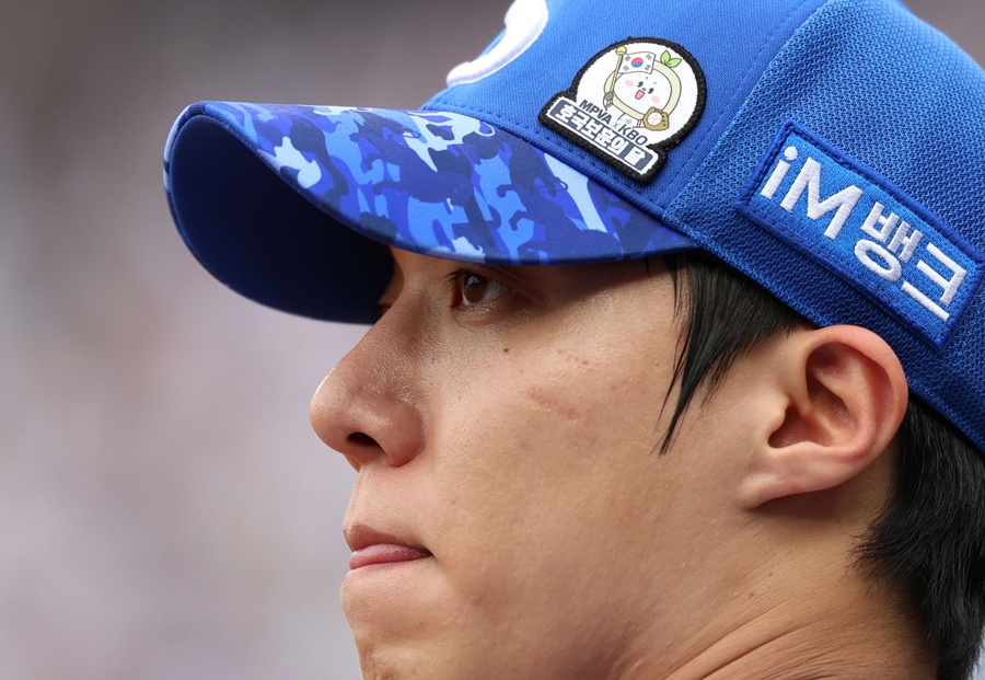 삼성 날벼락, 원태인 1군 말소 "오른쪽 등 부상이 원인…전반기 아웃"