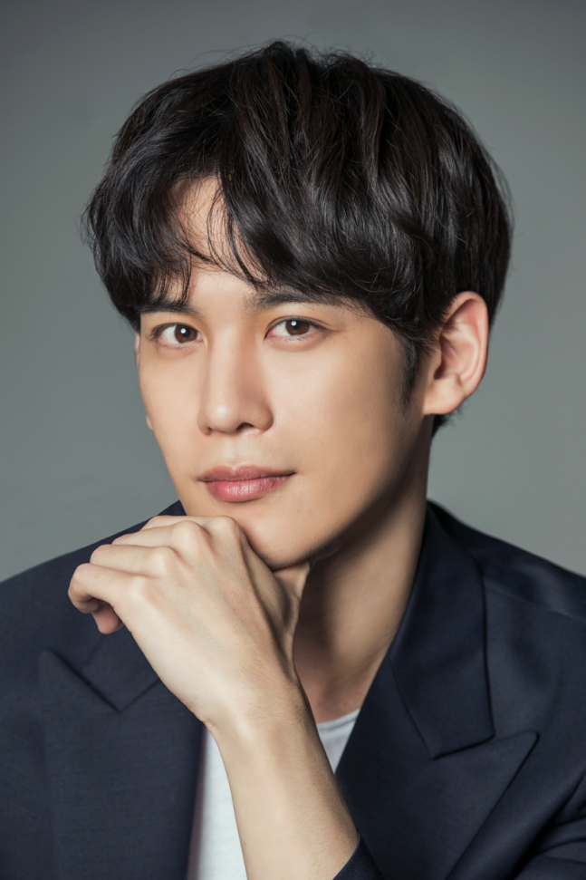 '부친상' 박기웅, 심경 고백 "불의의 사고로 父 잃어…아픔 속 천천히 걸어갈 것"