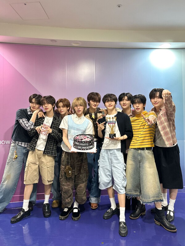크래비티, '셋넷고?!' 쇼챔' 1위로 벌써 음방 2관왕..."크래비티답게 전력 질주할 것"