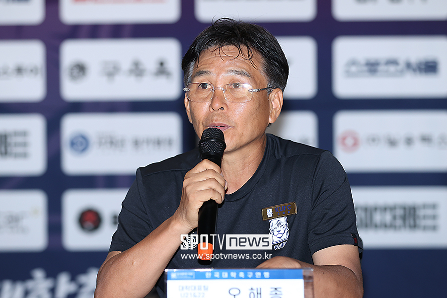 [포토S] 질문에 답하는 오해종 감독