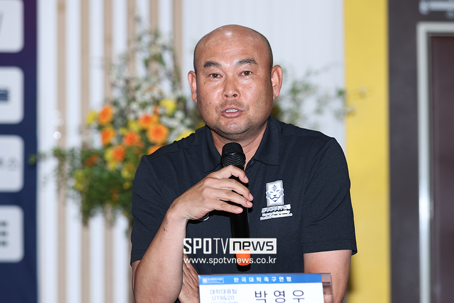 [포토S] 인사말 하는 박영우 감독