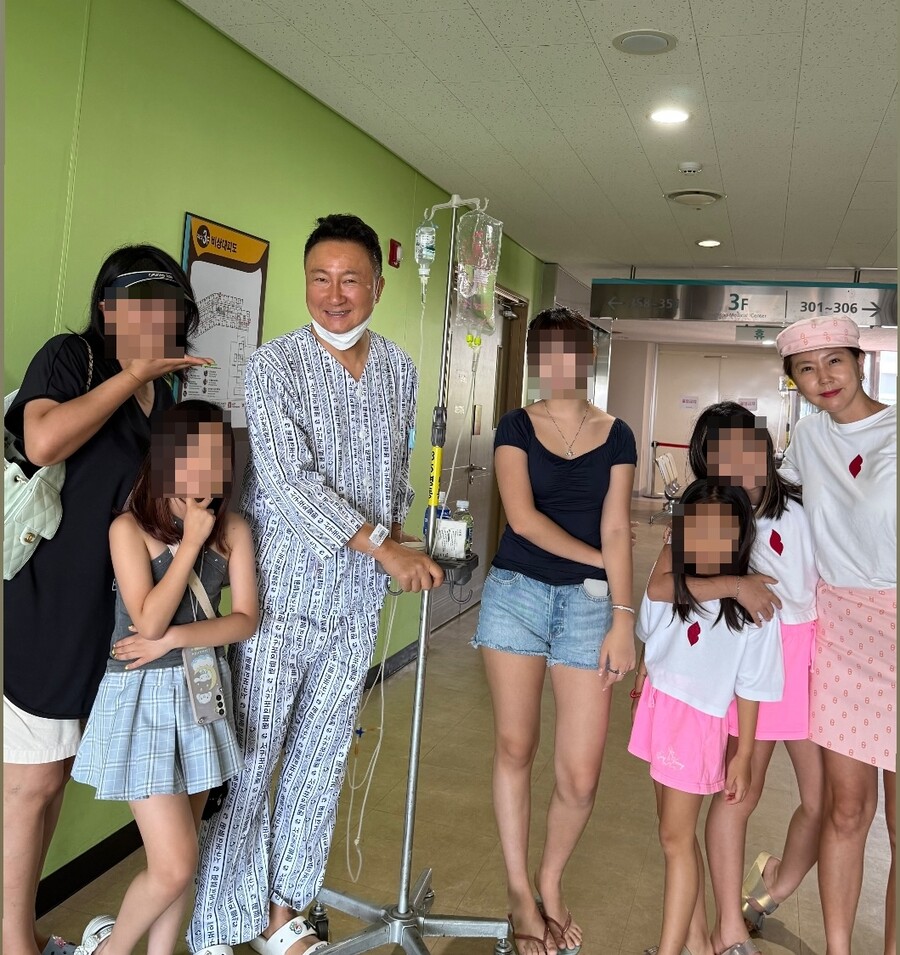 주영훈, 응급수술 이틀 만에 근황…환자복 입고 '방긋'
