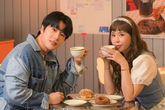 문원, '대국민 결혼 반대'에 해명…"무자격 중개업·혼전임신만 사실, ♥신지에 죄송"[종합]