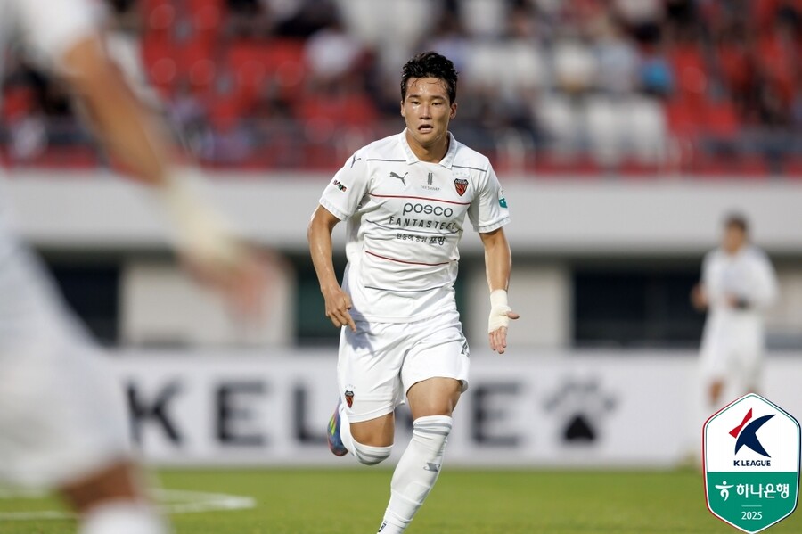 ▲ 이태석은 아버지 이야기를 피해갈 수 없다. 한국 축구 영광에 한 획을 그었던 이을용을 아버지로 둔 이태석이라 언제나 비교된다. 그래도 아버지의 발자취를 그대로 밟는 것을 목표로 홍명보호 중심으로 도약하길 기대한다.  ⓒ한국프로축구연맹