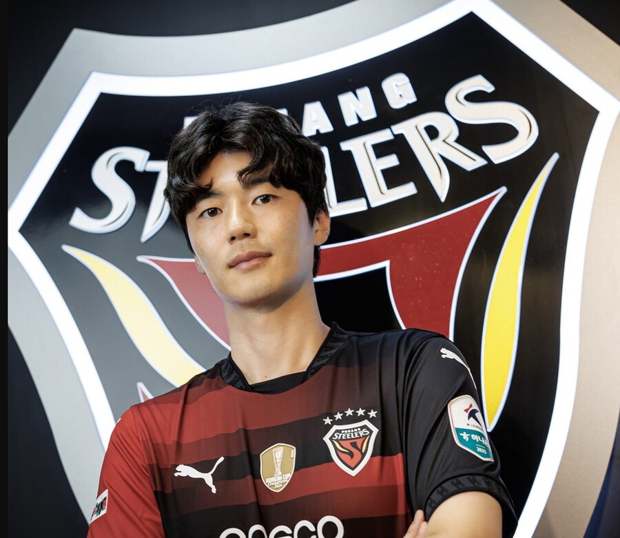 韓 축구계 들썩인 초대형 이적 '오피셜' 공식발표 떴다...기성용, 서울 떠나 포항 전격 이적 "훌륭한 선수들과 멋진 일 만들어갈 것"