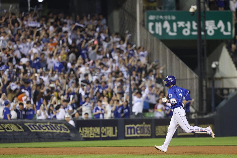 ▲ 홈런을 치고 홈으로 가는 이재현 ⓒ 삼성 라이온즈