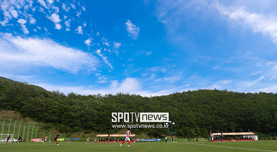 [포토S] 제 61회 추계대학축구연맹전, '파란 하늘 아래'