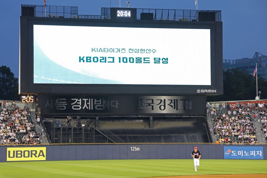 ▲ KBO리그 역대 19번째 100홀드를 달성한 전상현은 구단 1위 기록에 만족하지 않고 앞으로 계속 나아갈 전망이다 ⓒKIA타이거즈