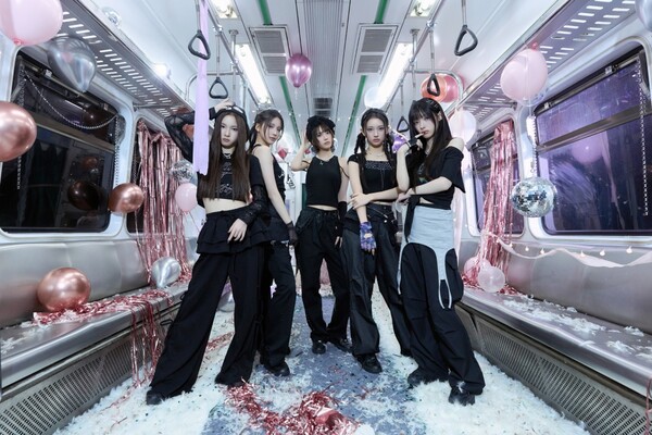 힛지스, 카리스마→러블리 무드까지…새 싱글 '카리즈마' 단체 콘셉트 사진 공개