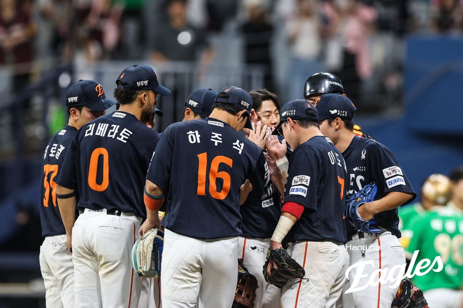 '1992년 이후 33년 만이야' 전반기 1위 확정에 벌써 외인 동반 10승까지…한화는 무엇이 달라졌나?