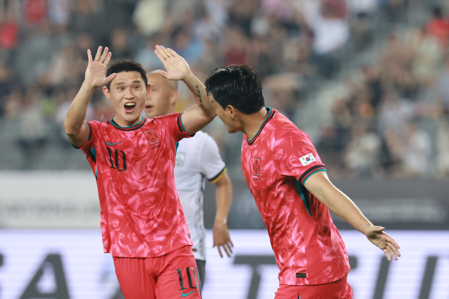 [현장 REVIEW] 공한증은 계속된다! '홍명보호' 중국에 3-0 낙승→이동경 선제골-주민규 추가골 폭발!…동아시안컵 6회 우승 '쾌조의 스타트'