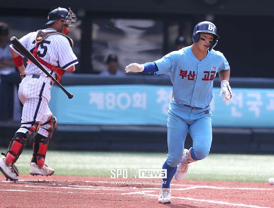 [포토S] 부산고 이서준, '첫 타석부터 출루'