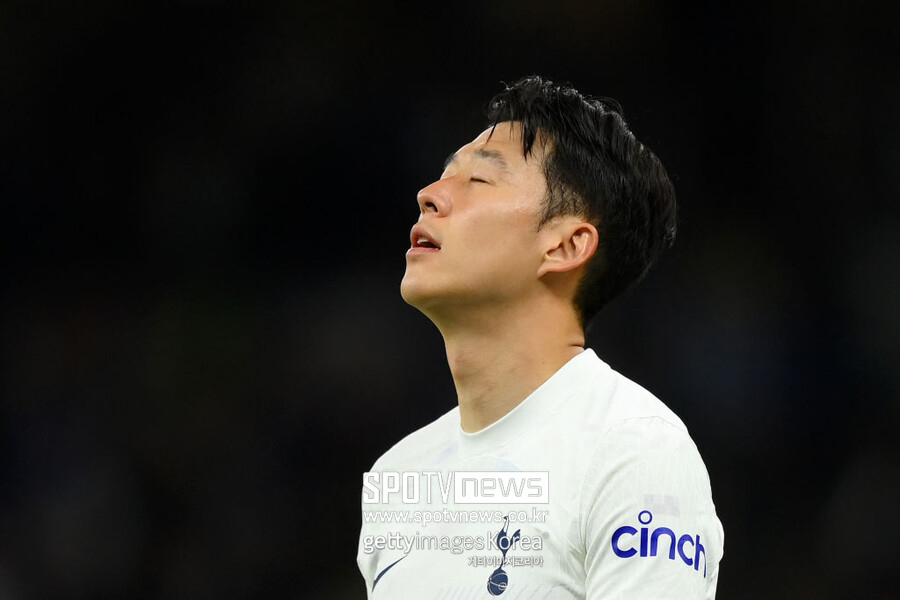 ▲ 2024-25시즌에는 유럽축구연맹(UEFA) 유로파리그(UEL) 우승을 차지하며, 토트넘의 17년 무관을 끝냈고 본인 역시 커리어 첫 트로피를 들어올렸다. 이로써 손흥민은 명실상부한 토트넘의 레전드로 자리매김했다.