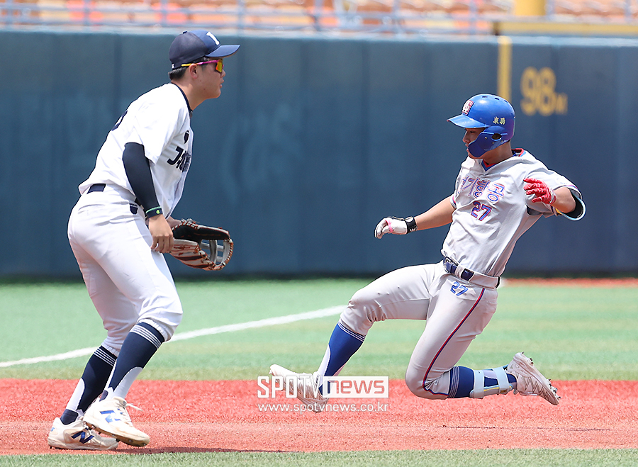 [포토S] 경기항공고 한동연, '0-0 균형 깼다'