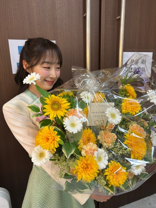 우주소녀 수빈, '번 더 위치' 성공적 첫공연…"새로운 도전에 즐거움 느껴, 기쁘고 뿌듯"