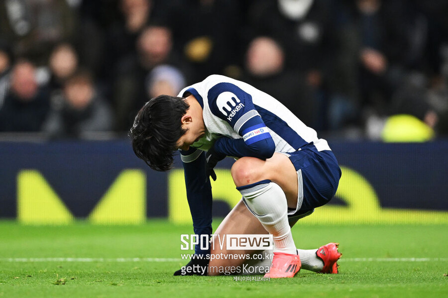 ▲ 영국 매체 '팀토크'는 9일(한국시간) "사우디아라비아 다수의 구단은 토트넘 홋스퍼의 주장 손흥민에게 연봉 3,000만 유로(약 483억 원)를 제안했다. 만약 손흥민이 이 제안을 받아들인다면, 그는 3년 총액 9,000만 유로(약 1,450억 원)의 연봉을 받게 된다"라고 전했다.