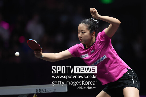 19분 만에 끝냈다…신유빈, 일본 히라노 미우 3-0으로 완파하며 16강 진출