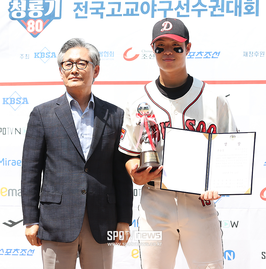 [포토S] 수훈상 수상한 덕수고 오시후