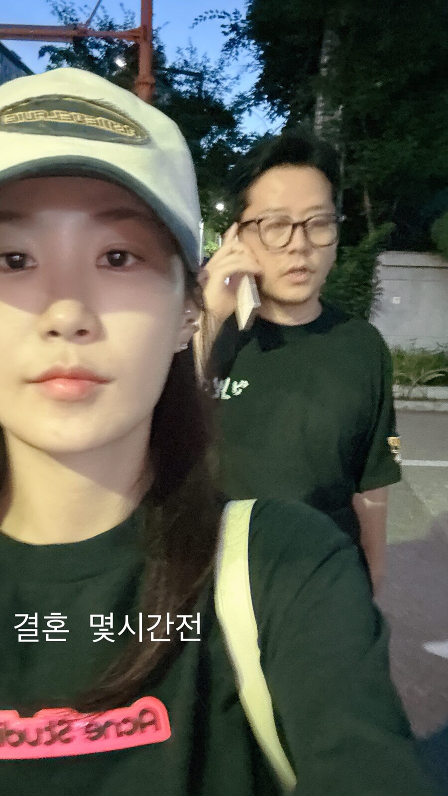 '생얼' 김지민♥'통화중' 김준호…결혼 전날밤, 담담히 '포착'
