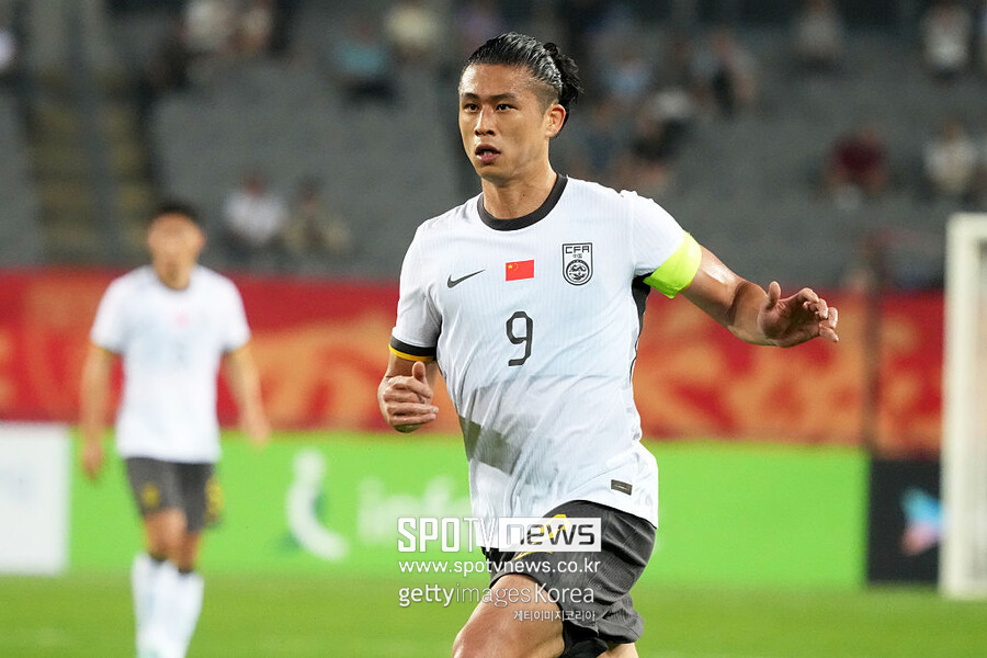'저 머리 꼴도 보기 싫어' 中 축구 극대노, '올해 0골' 범인 찾았다 "저런 헤어로 무슨 투쟁심을 발휘해" 이상한 저격