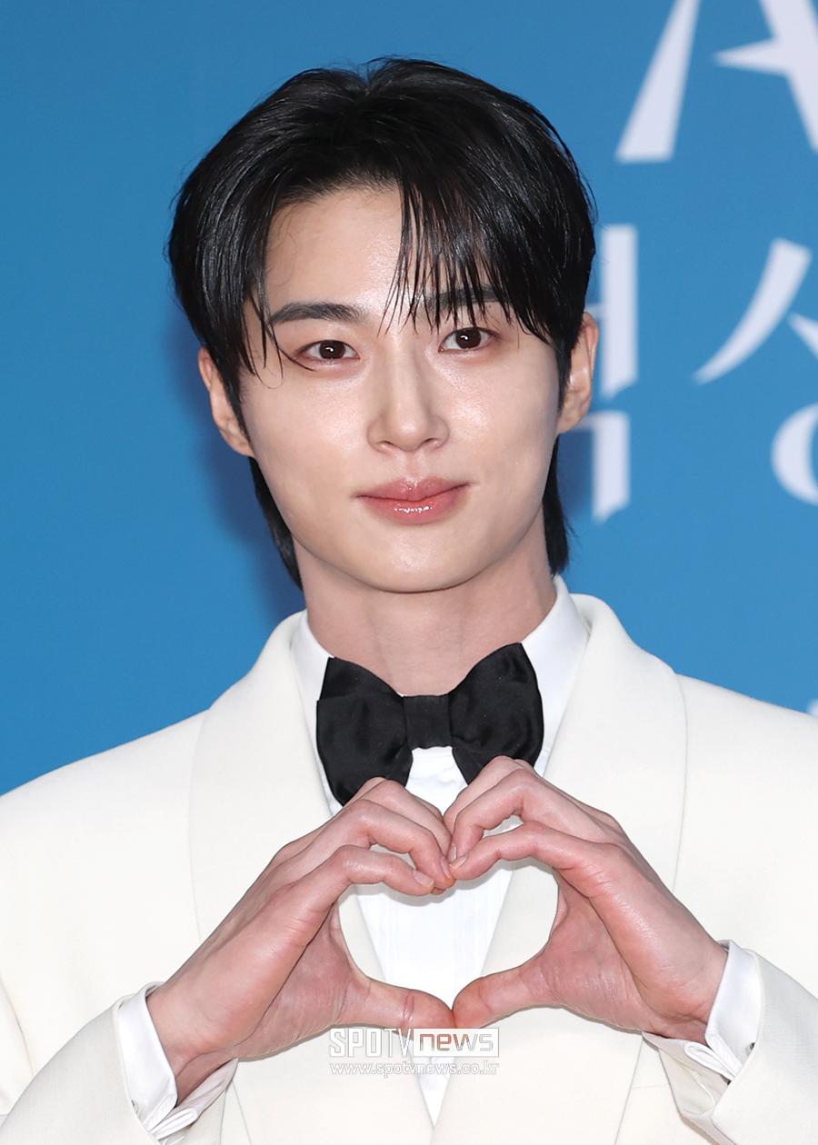 변우석, 고액 기부자 모임 '아너스 클럽' 회원 됐다 "나누는 삶 살고 싶어"