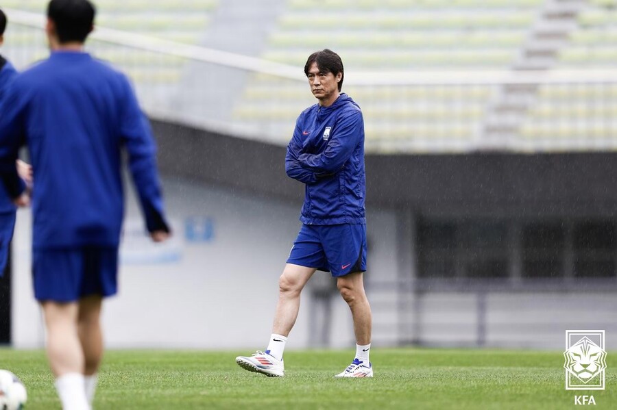 [SPO 현장] '일본 부숴버려' 터프했던 홍명보, 이번에는 즐기며 한일전 이긴다..."자존심 때문에 전술-경기력 잃어선 안 돼"