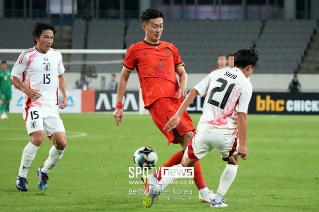 ▲ 중국은 한동안 대표팀의 주축을 이뤘던 멤버들에 변화를 줬다. 왕달레이, 우레이 등 30대를 넘길 때까지 오래 대표팀을 지켰던 자원들을 배제하고 세대교체에 나설 계획이다. 동아시안컵이 그러한 의지의 출발점이었다.