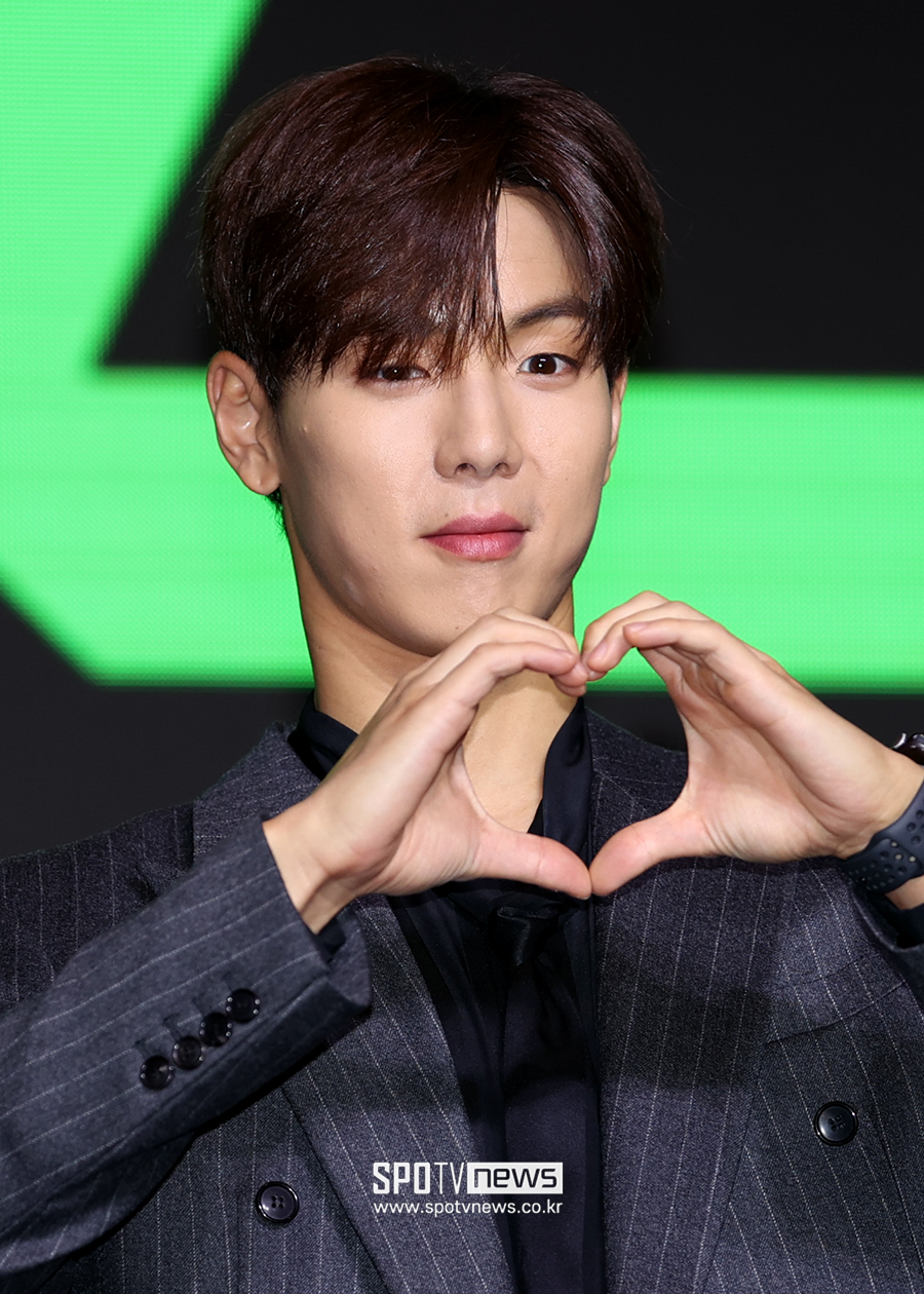 [포토S] 몬스타엑스 셔누, '하트 받으세요'
