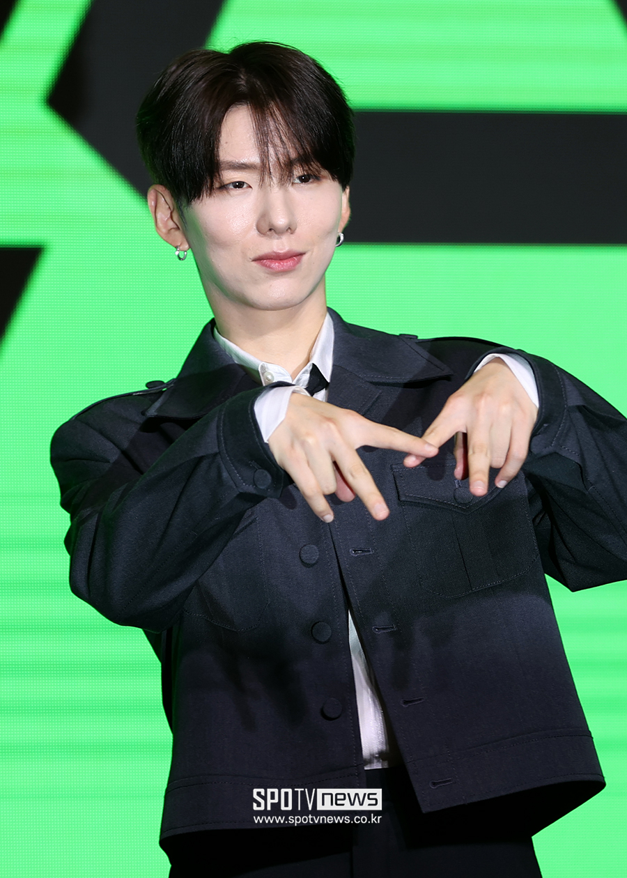 [포토S] 몬스타엑스 기현, '몬베베 보고있나'