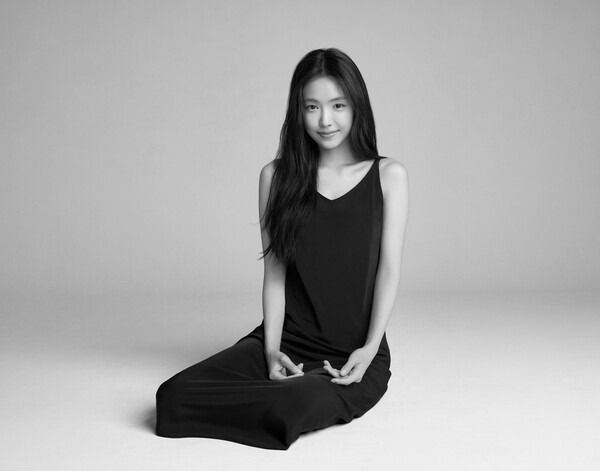▲ 손나은 새 프로필 사진. 제공|제이와이드컴퍼니