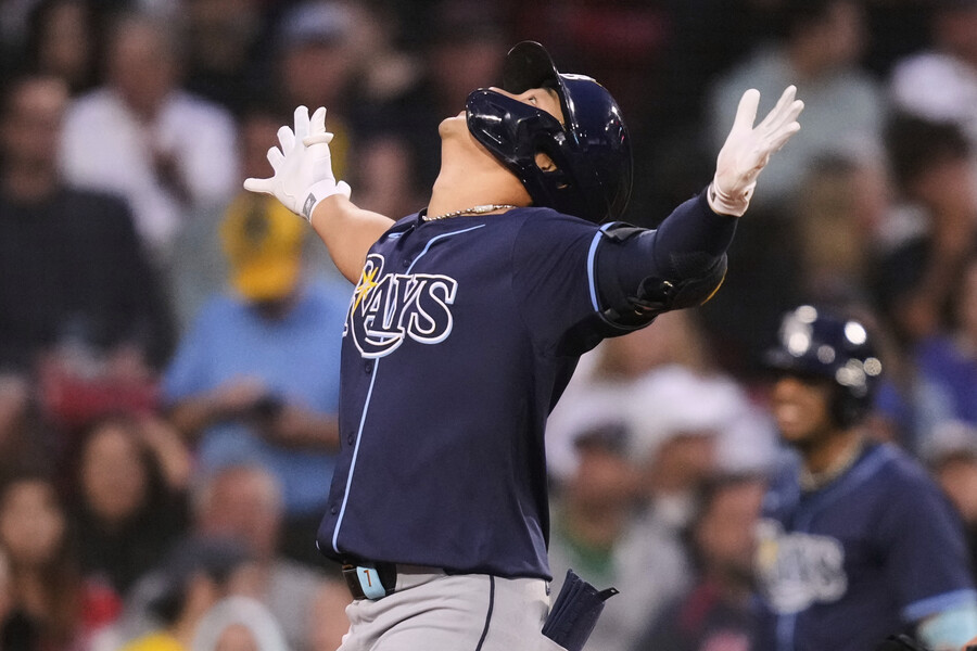 ▲ 김하성은 11일(한국시간) 미국 매사추세츠주 보스턴 펜웨이파크에서 열린 2025 미국 메이저리그 보스턴 레드삭스와 원정 경기에 5번타자 겸 유격수로 선발 출전해 홈런을 터뜨렸다. ⓒ연합뉴스/AP
