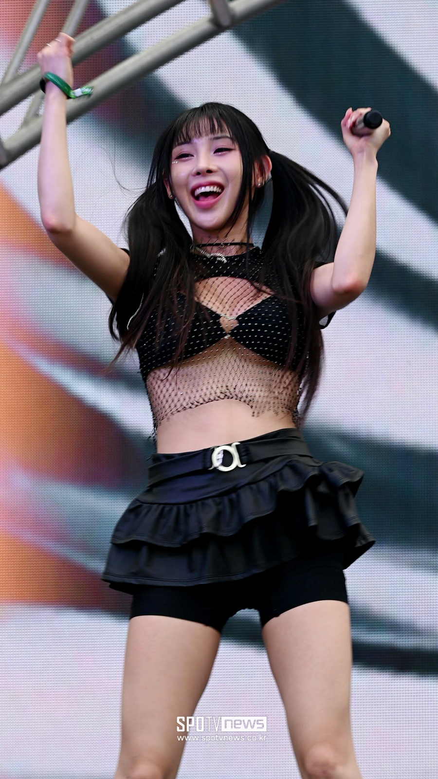 [포토] DJ 엘리아, 파워 넘치는 'S2O 코리아' 무대