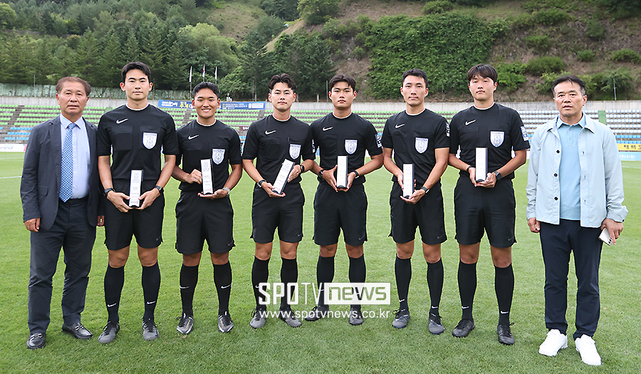 [포토S] 한병화 평가관-문진희 심판위원장, '심판진과 함께'