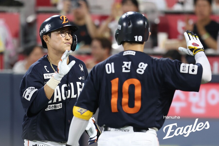 후반기도 '최강한화' 7+연승만 세 번째!…폰세 6이닝 8K+채은성 3타점, kt에 5-0 완승
