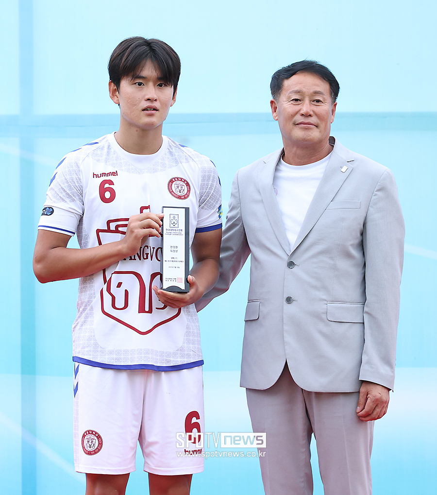 [포토S] 안정환 득점상 수상한 광운대 금유섭